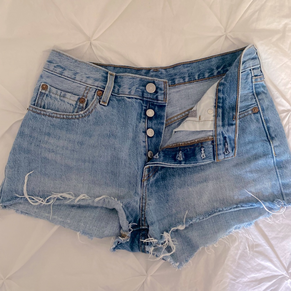 Levi’s Women’s 501 Original shorts| Levi’s W27